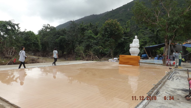Từ thiện Bước chân yêu thương (Ninh Hòa) tặng quà