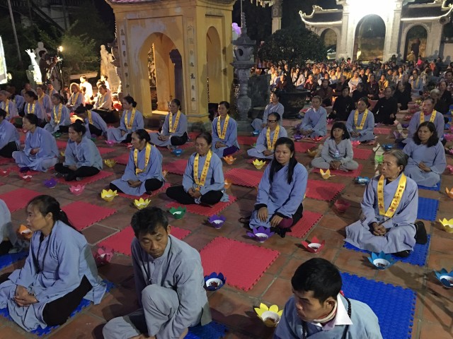 Thái Bình: Đêm hoa đăng vía Phật Di Đà tại chùa Diên Phúc