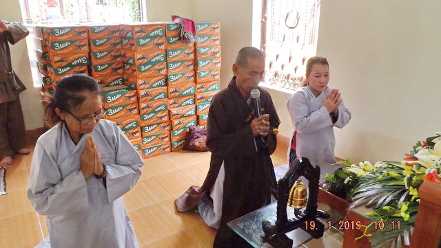 Khánh Hoà: Chùa Minh Đức tổ chức khóa tu cuối năm và tặng quà Tết