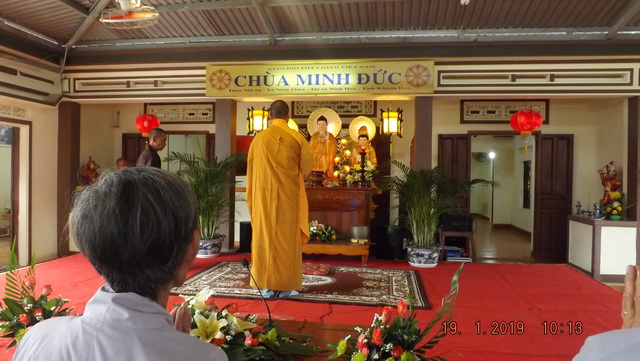 Khánh Hoà: Chùa Minh Đức tổ chức khóa tu cuối năm và tặng quà Tết