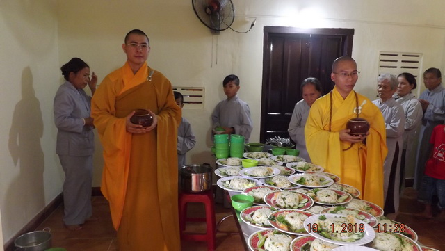 Khánh Hoà: Chùa Minh Đức tổ chức khóa tu cuối năm và tặng quà Tết