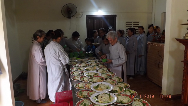 Khánh Hoà: Chùa Minh Đức tổ chức khóa tu cuối năm và tặng quà Tết