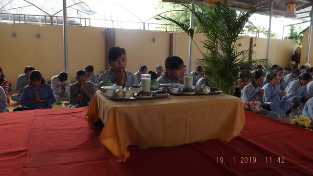 Khánh Hoà: Chùa Minh Đức tổ chức khóa tu cuối năm và tặng quà Tết