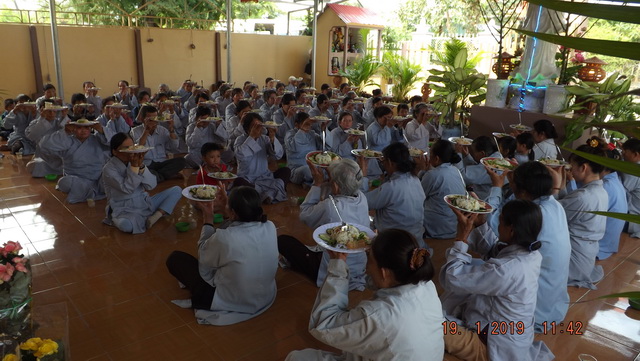 Khánh Hoà: Chùa Minh Đức tổ chức khóa tu cuối năm và tặng quà Tết