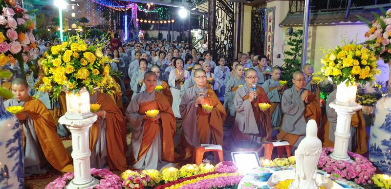 TP.Hồ Chí Minh : Hơn 200 Phật tử Quy y Tam Bảo tại Quan Âm Tu Viện