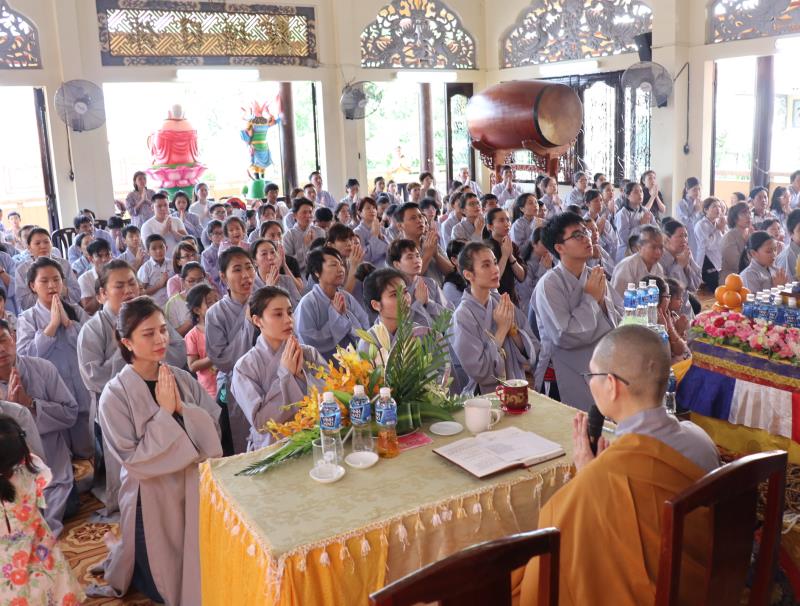 TP.Hồ Chí Minh : Hơn 200 Phật tử Quy y Tam Bảo tại Quan Âm Tu Viện