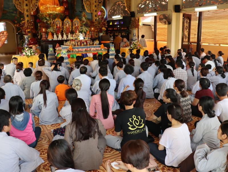 TP.Hồ Chí Minh : Hơn 200 Phật tử Quy y Tam Bảo tại Quan Âm Tu Viện