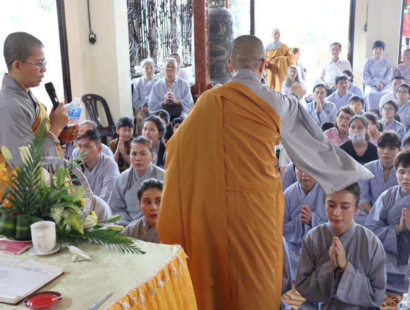 TP.Hồ Chí Minh : Hơn 200 Phật tử Quy y Tam Bảo tại Quan Âm Tu Viện
