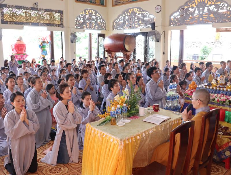 TP.Hồ Chí Minh : Hơn 200 Phật tử Quy y Tam Bảo tại Quan Âm Tu Viện