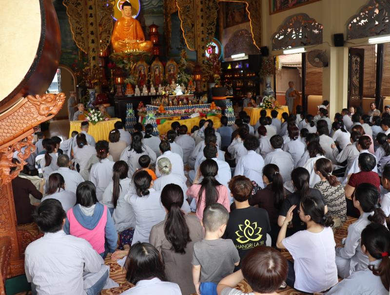 TP.Hồ Chí Minh : Hơn 200 Phật tử Quy y Tam Bảo tại Quan Âm Tu Viện