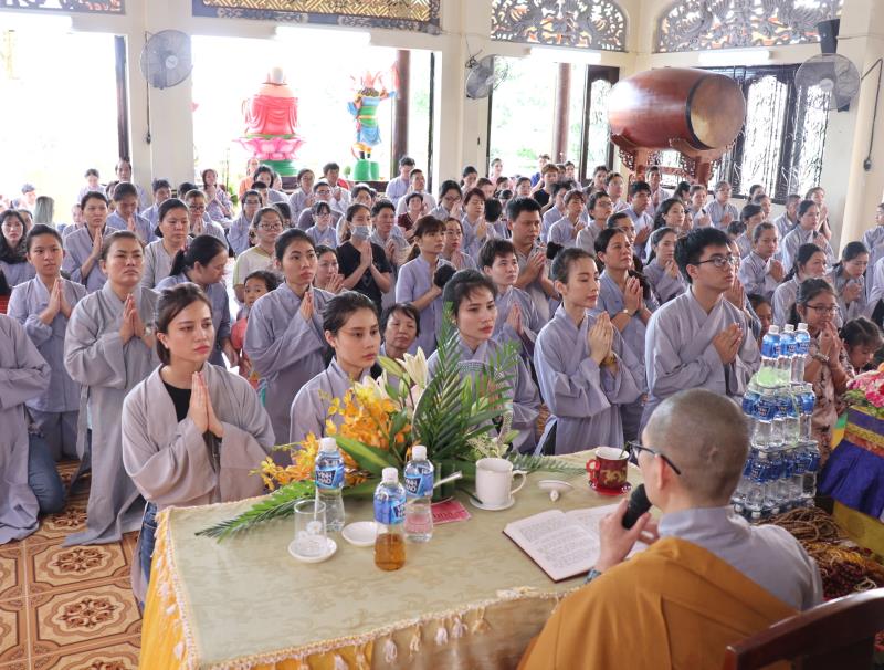 TP.Hồ Chí Minh : Hơn 200 Phật tử Quy y Tam Bảo tại Quan Âm Tu Viện