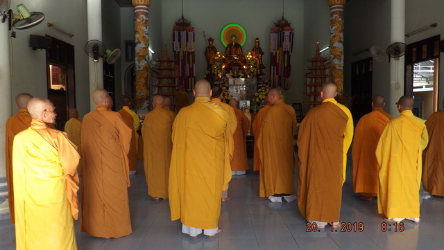 Khánh Hòa: Tăng Ni thị xã Ninh Hòa bố-tát cuối năm Mậu Tuất