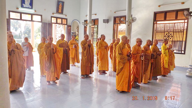 Khánh Hòa: Tăng Ni thị xã Ninh Hòa bố-tát cuối năm Mậu Tuất