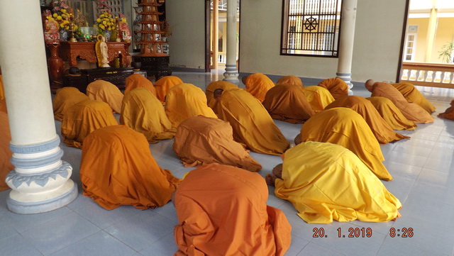 Khánh Hòa: Tăng Ni thị xã Ninh Hòa bố-tát cuối năm Mậu Tuất