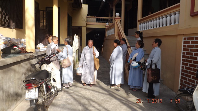 Khánh Hòa: Tăng Ni thị xã Ninh Hòa bố-tát cuối năm Mậu Tuất