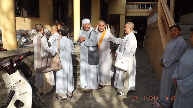 Khánh Hòa: Tăng Ni thị xã Ninh Hòa bố-tát cuối năm Mậu Tuất
