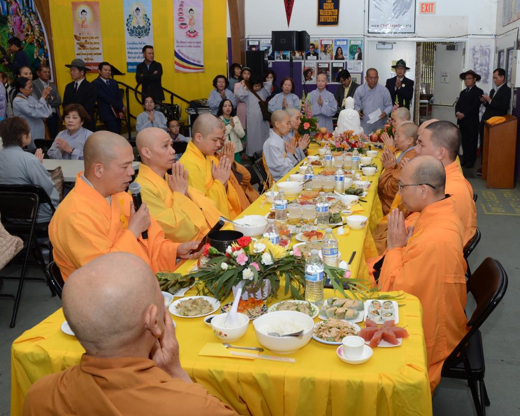 Hoa Kỳ:Chùa Đại Bảo Trang Nghiêm, Hayward Hân Hoan Kính Mừng Ngày Phật Đản Pl. 2563