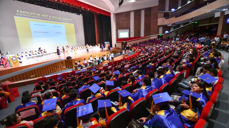 TT. Thích Nhật Từ nhận bằng tiến sĩ danh dự về văn học tại trường Đại học Subharti, Ấn Độ