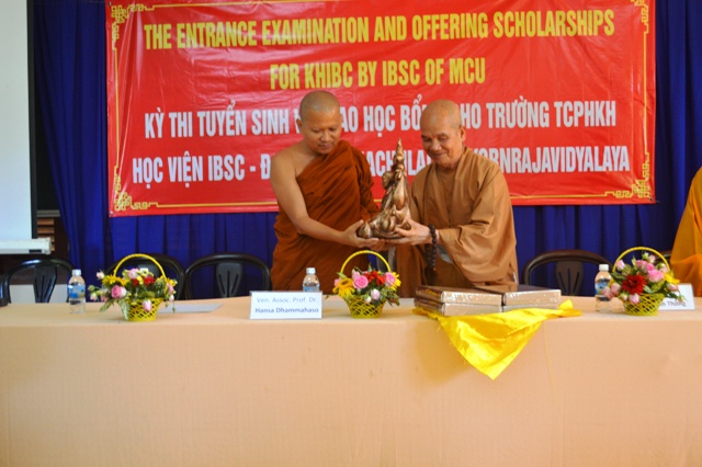 Khánh Hòa:  Viện Nghiên cứu Phật học quốc tế IBSC Thái Lan tổ chức Kỳ thi tuyển sinh và trao học bổng cho Tăng Ni sinh trường Trung Cấp Phật học Khánh Hòa