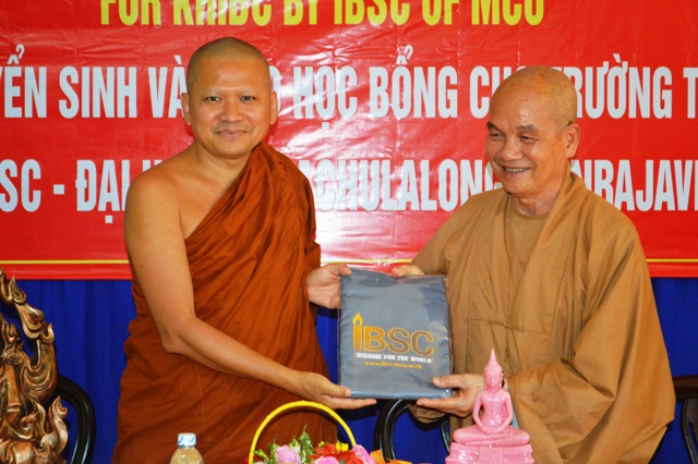 Khánh Hòa:  Viện Nghiên cứu Phật học quốc tế IBSC Thái Lan tổ chức Kỳ thi tuyển sinh và trao học bổng cho Tăng Ni sinh trường Trung Cấp Phật học Khánh Hòa