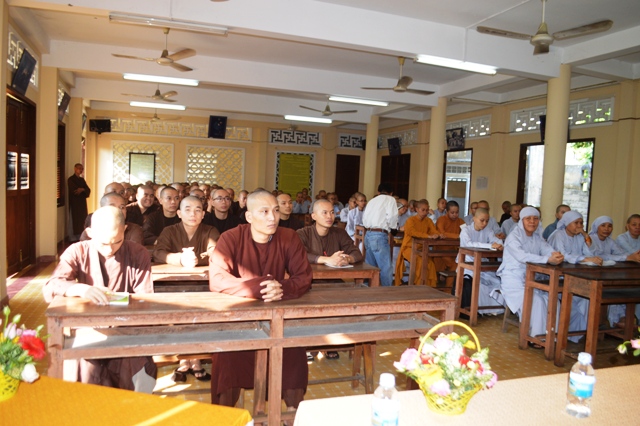 Khánh Hòa:  Viện Nghiên cứu Phật học quốc tế IBSC Thái Lan tổ chức Kỳ thi tuyển sinh và trao học bổng cho Tăng Ni sinh trường Trung Cấp Phật học Khánh Hòa