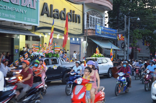 Khánh Hòa:  Diễu hành xe hoa Kính mừng Đại lễ Phật Đản Liên Hợp quốc Vesak 2019