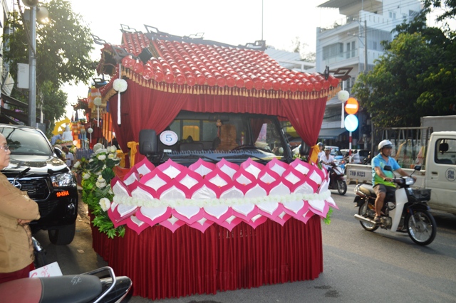 Khánh Hòa:  Diễu hành xe hoa Kính mừng Đại lễ Phật Đản Liên Hợp quốc Vesak 2019