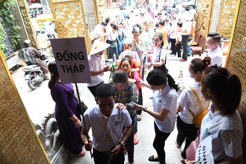 Quỹ Đạo Phật Ngày Nay Trao Tặng Yêu Thương Cho 800 Người Khiếm Thị (C231)