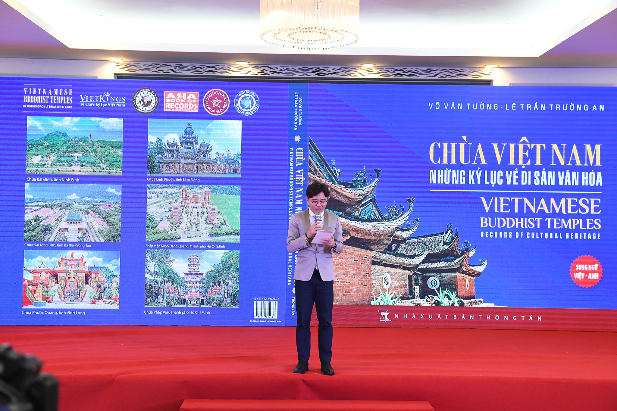 TT. Thích Nhật Từ nhận &quot;Bằng khen cống hiến nội dung kỷ lục&quot; của liên minh Kỷ lục Thế giới