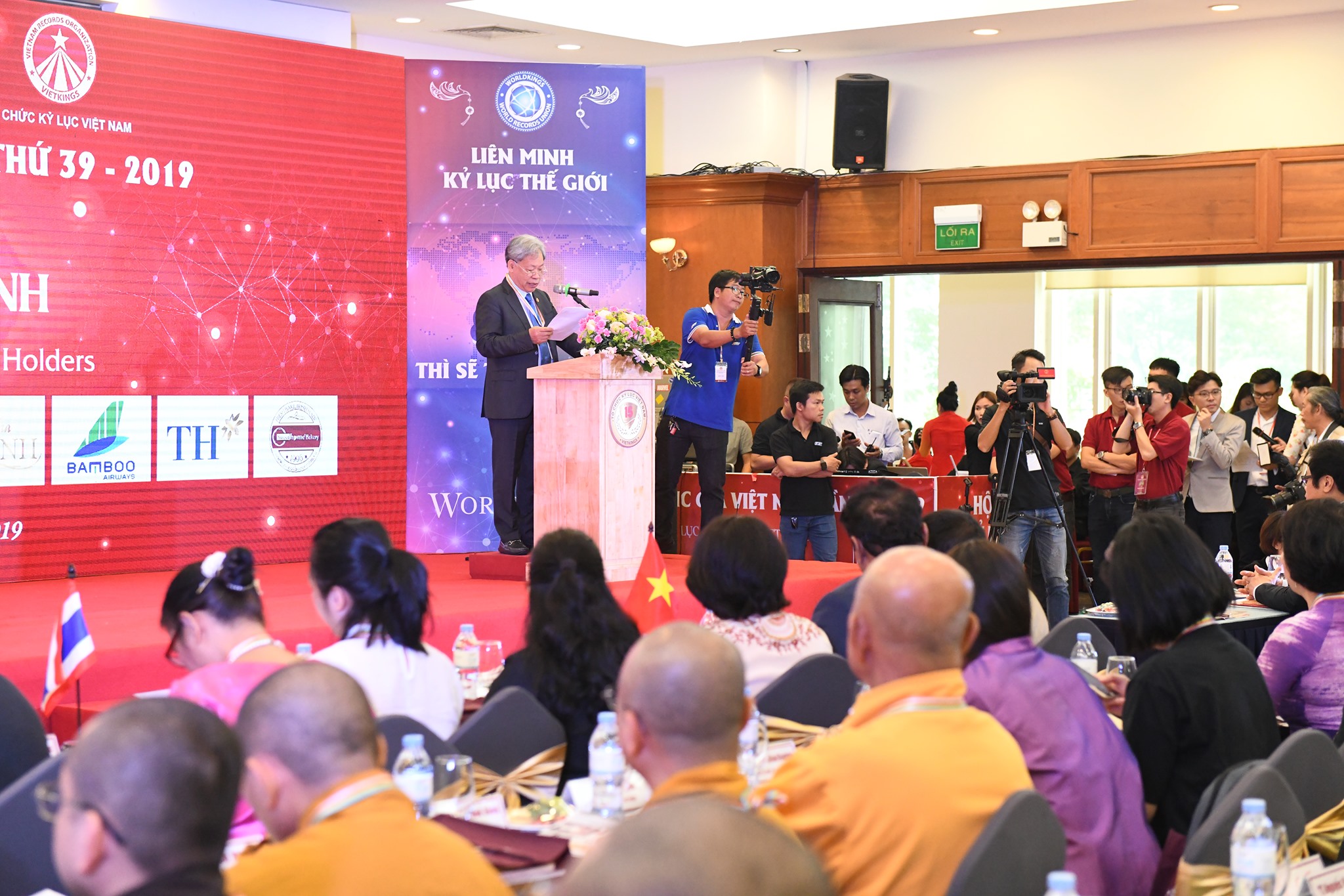 TT. Thích Nhật Từ nhận &quot;Bằng khen cống hiến nội dung kỷ lục&quot; của liên minh Kỷ lục Thế giới