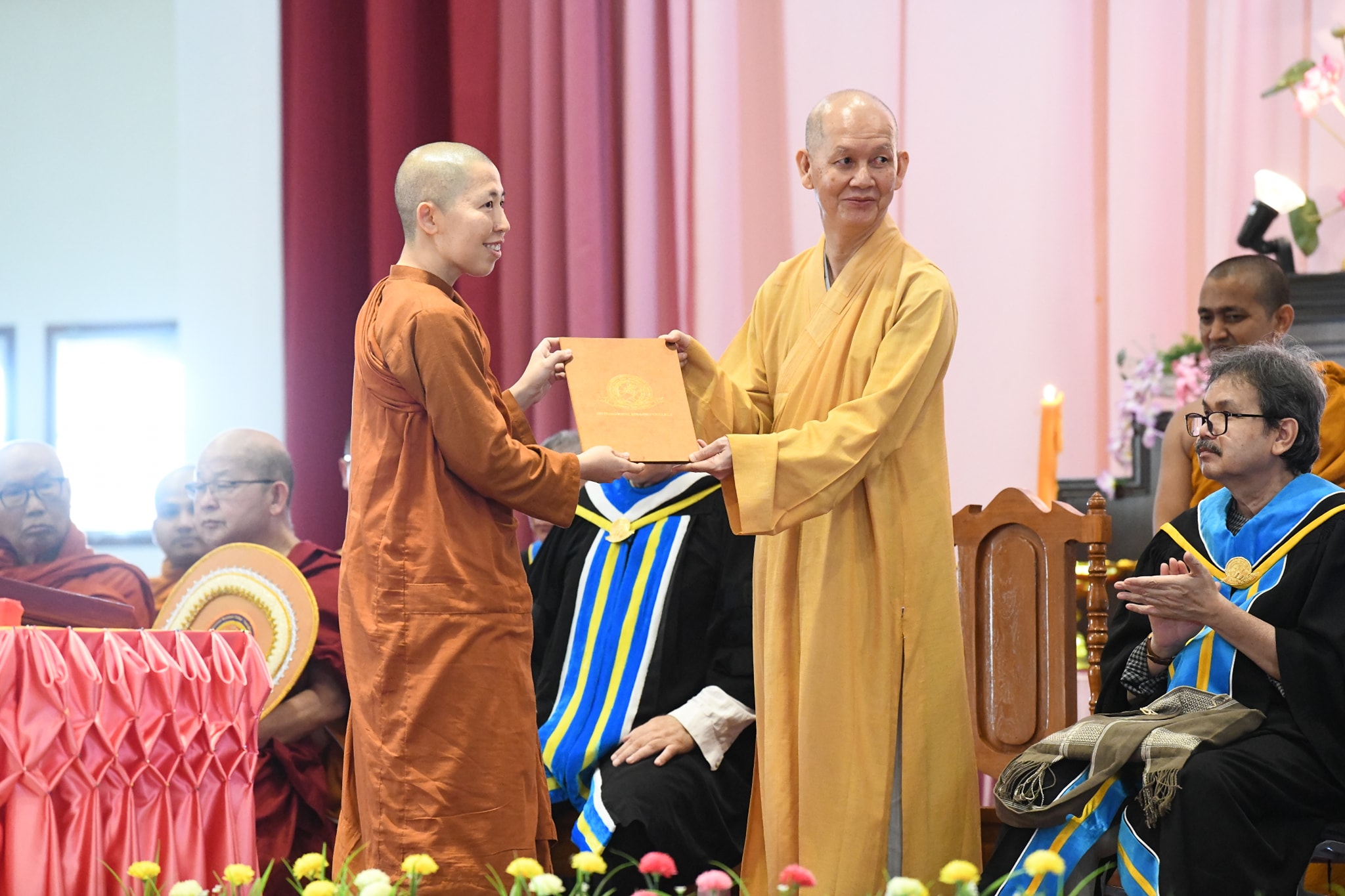 TT. Thích Nhật Từ Nhận “Giải Thưởng Nhà Giáo Dục Xuất Sắc” Từ Trường Đại Học Phật Học Quốc Tế, Thái Lan