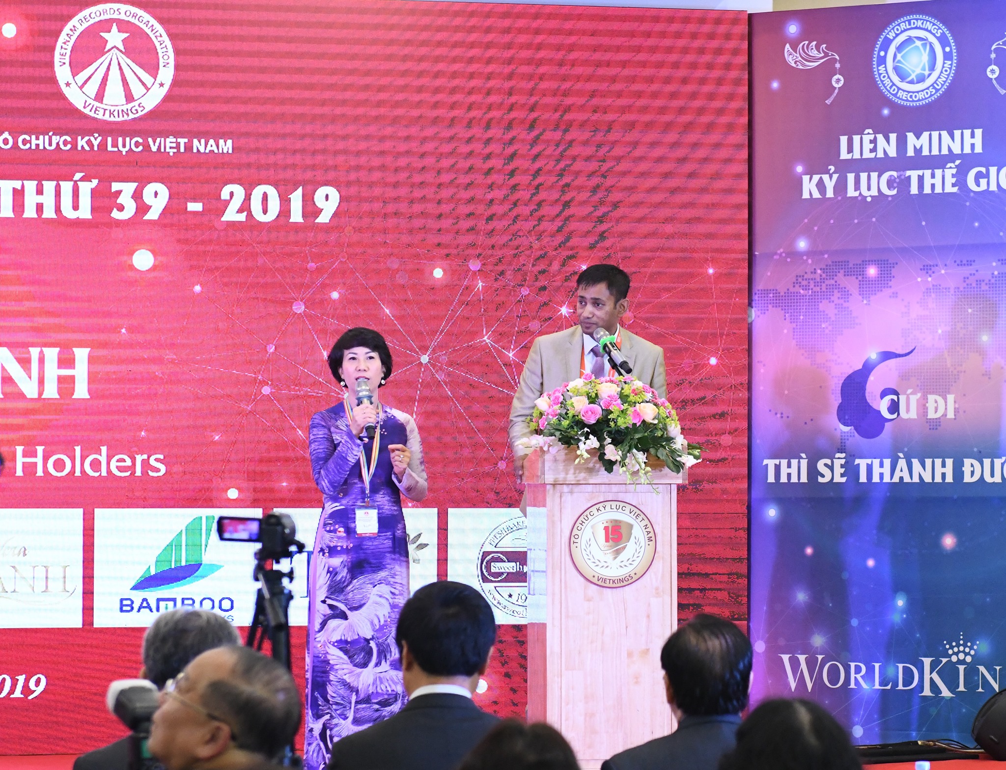 TT. Thích Nhật Từ nhận &quot;Bằng khen cống hiến nội dung kỷ lục&quot; của liên minh Kỷ lục Thế giới