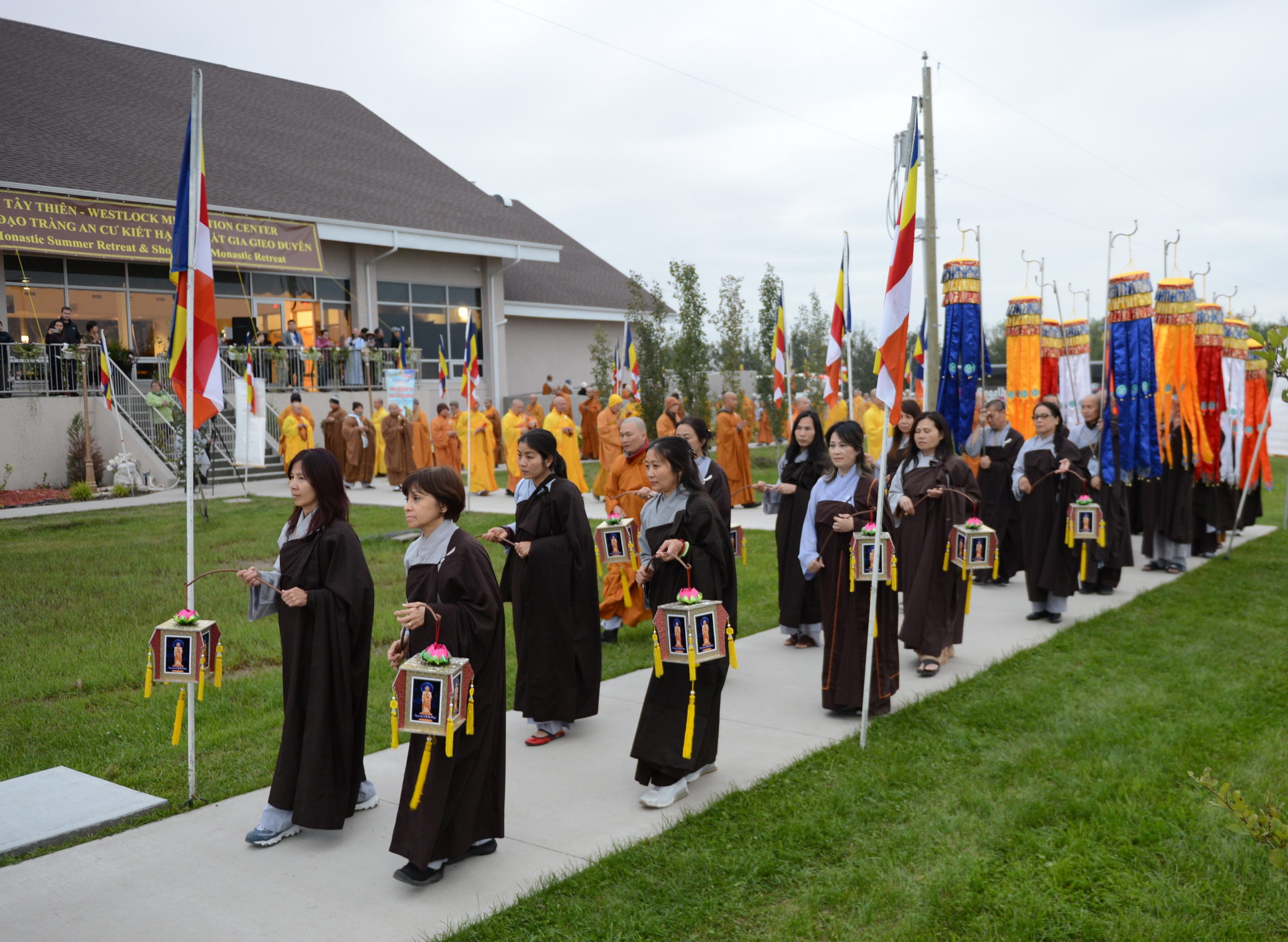 Canada: Tu Viện Tây Thiên, Westlock Đêm Hoa Đăng Thắp Nến Cầu Nguyện