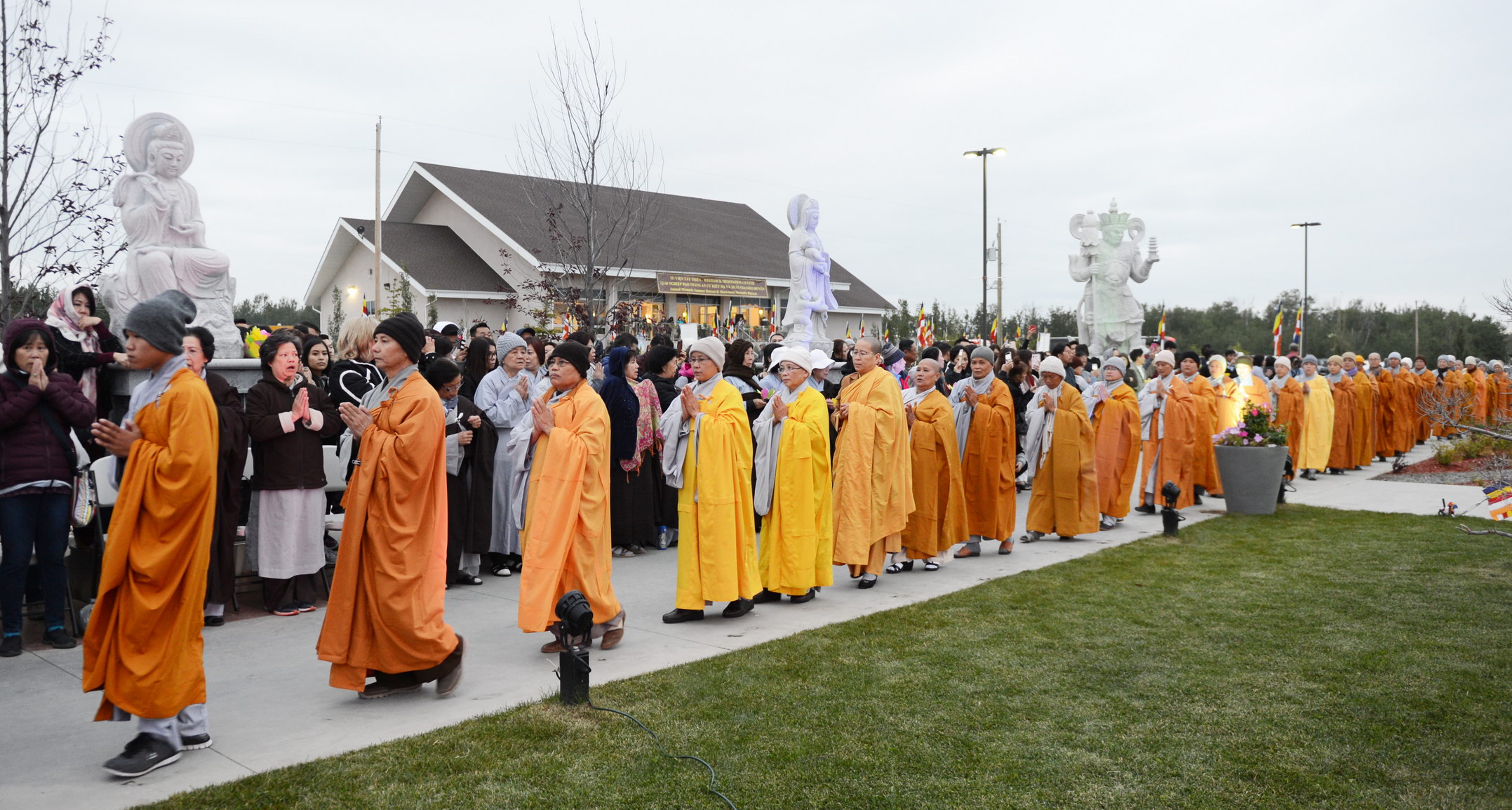 Canada: Tu Viện Tây Thiên, Westlock Đêm Hoa Đăng Thắp Nến Cầu Nguyện