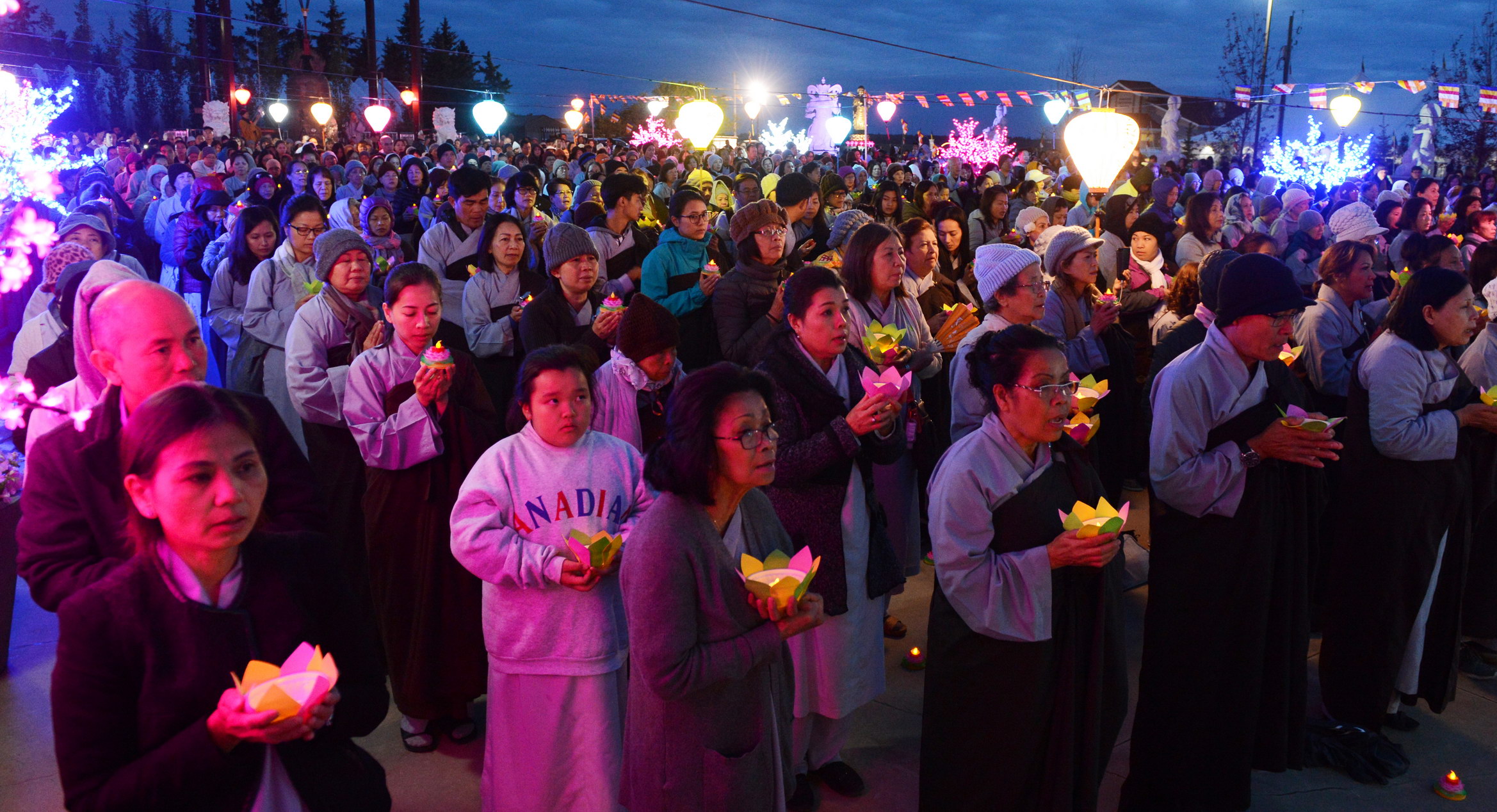 Canada: Tu Viện Tây Thiên, Westlock Đêm Hoa Đăng Thắp Nến Cầu Nguyện