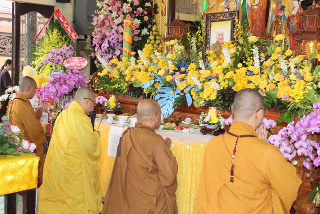 TP Hồ Chí Minh: Lễ dâng Y Vu Lan - PL 2563  Húy kị Hòa thượng Thích Tâm Châu lần thứ II