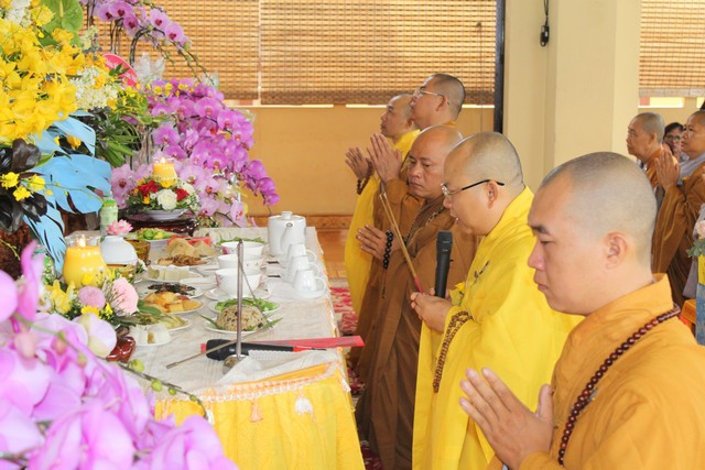 TP Hồ Chí Minh: Lễ dâng Y Vu Lan - PL 2563  Húy kị Hòa thượng Thích Tâm Châu lần thứ II