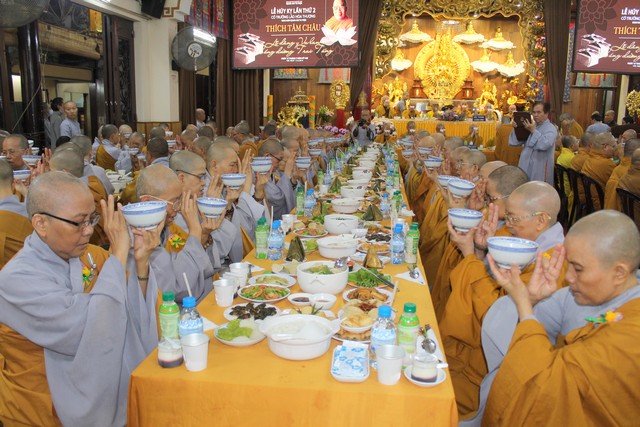 TP Hồ Chí Minh: Lễ dâng Y Vu Lan - PL 2563  Húy kị Hòa thượng Thích Tâm Châu lần thứ II