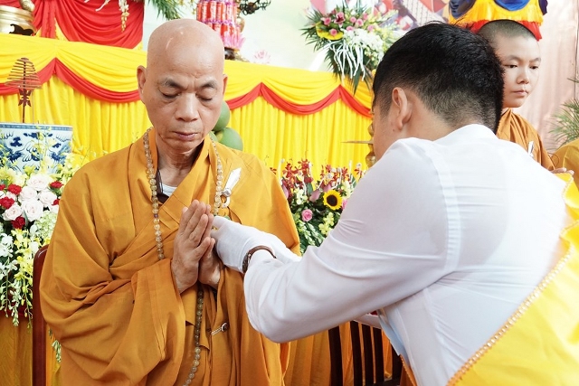 Thái Bình: Lễ hội bông hồng cài áo tại chùa Từ Xuyên