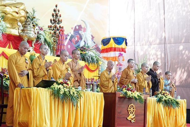 Thái Bình: Lễ hội bông hồng cài áo tại chùa Từ Xuyên
