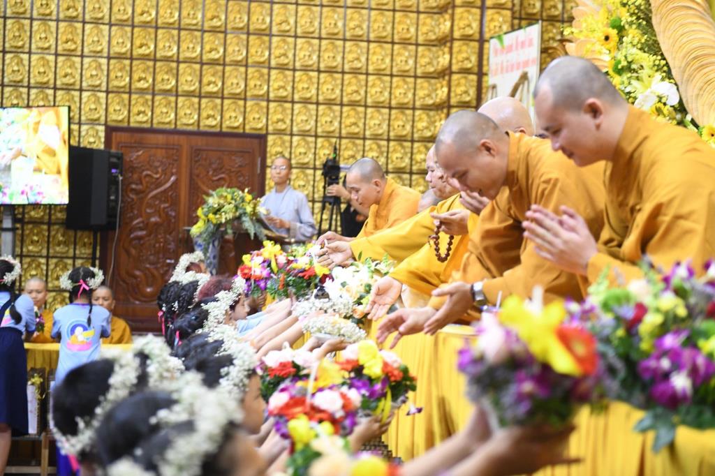 Chùa Giác Ngộ: Trang Nghiêm Đại Lễ Vu-Lan Báo Hiếu – Cúng Dường Pháp Y PL. 2563, DL. 2019