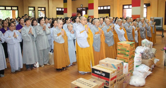 TP Hồ Chí Minh: Quan Âm Tu Viện Cúng Dường 11 Trường Hạ
