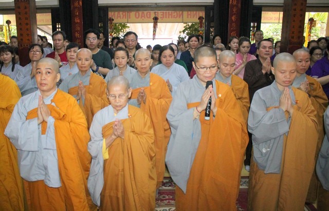 TP Hồ Chí Minh: Quan Âm Tu Viện Cúng Dường 11 Trường Hạ