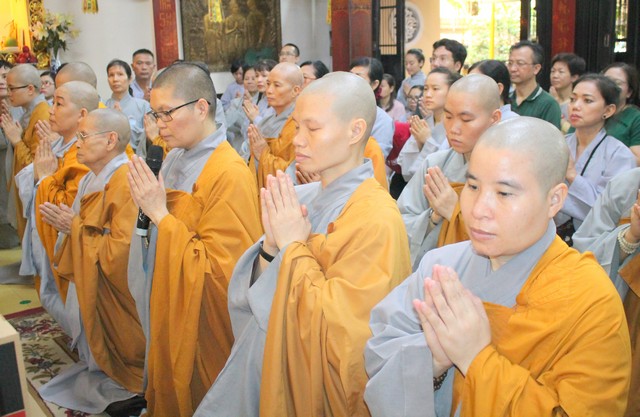 TP Hồ Chí Minh: Quan Âm Tu Viện Cúng Dường 11 Trường Hạ