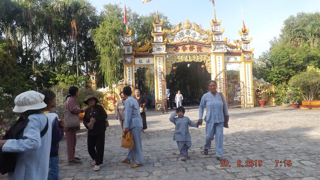 Khánh Hòa: Hơn 200 Phật tử tham dự khóa tu Bát quan trai tại chùa Lộc Thọ