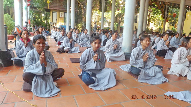 Khánh Hòa: Hơn 200 Phật tử tham dự khóa tu Bát quan trai tại chùa Lộc Thọ