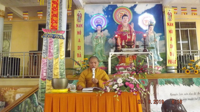 Khánh Hòa: Hơn 200 Phật tử tham dự khóa tu Bát quan trai tại chùa Lộc Thọ