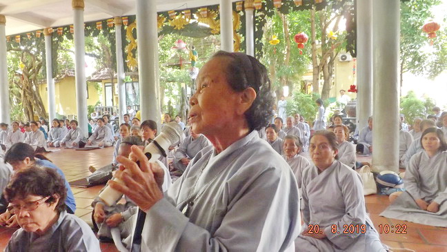 Khánh Hòa: Hơn 200 Phật tử tham dự khóa tu Bát quan trai tại chùa Lộc Thọ