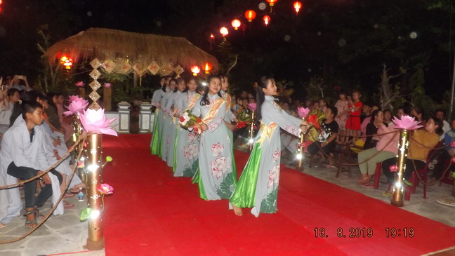 Khánh Hòa: Tổ đình Thiên Bửu tổ chức lễ Vu lan - Bông hồng cài áo