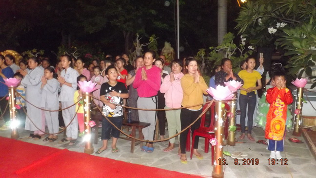 Khánh Hòa: Tổ đình Thiên Bửu tổ chức lễ Vu lan - Bông hồng cài áo